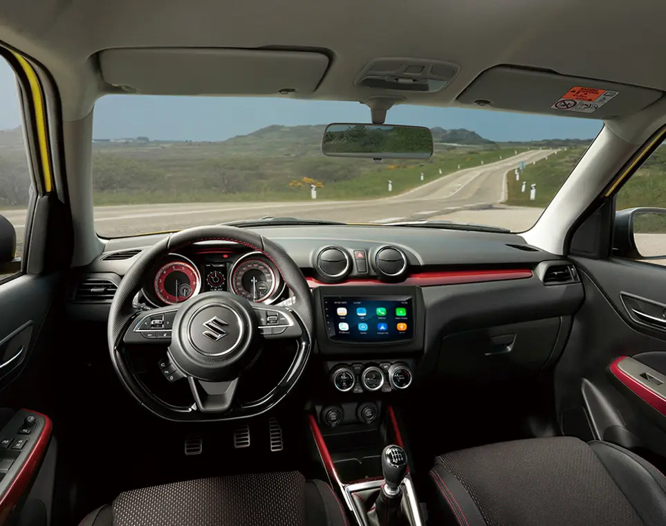El Suzuki Swift Sport cautiva con su interior deportivo y cómodo. Asientos en tela y cuero, volante forrado en cuero con controles, pantalla táctil de 9", y más. El equilibrio perfecto entre rendimiento y confort.
